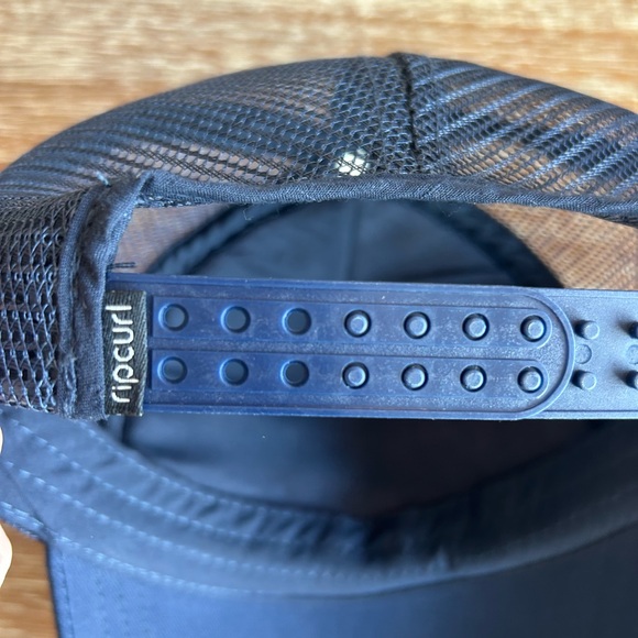 NWOT Rip Curl Women’s Trucker Hat! - Picture 6 of 8